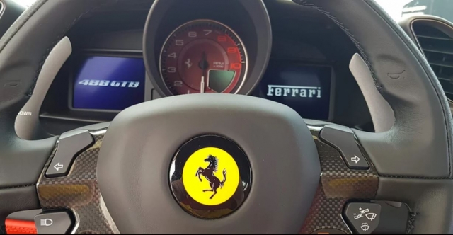  Al volanle de un Ferrari 