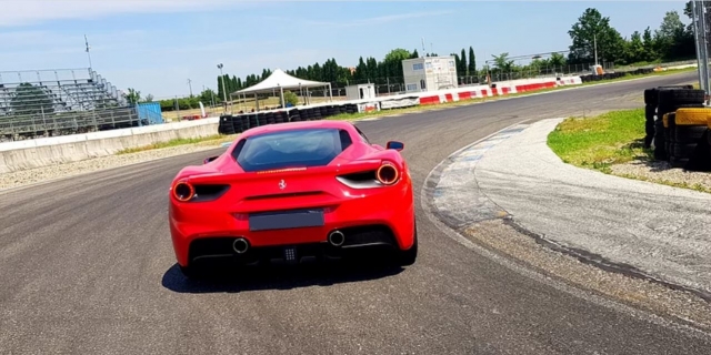  En la pista con un Ferrari 488