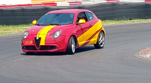 alfa romeo mito en la pista