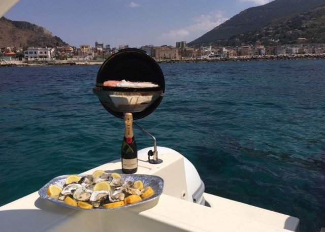 Paseo en embarcación auxiliar desde el puerto de Addaura 8 horas