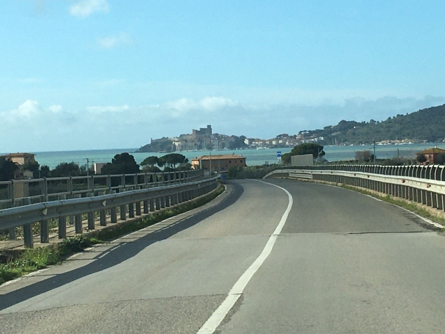  Talamone en el horizonle 