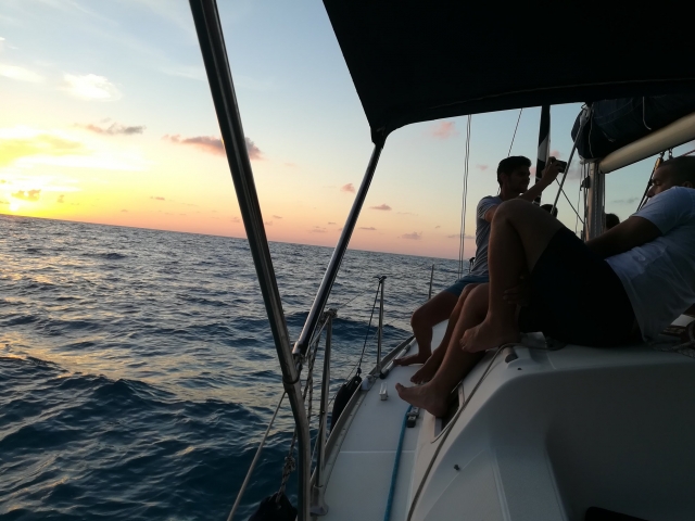  Maravilloso atardecer sobre el mar 