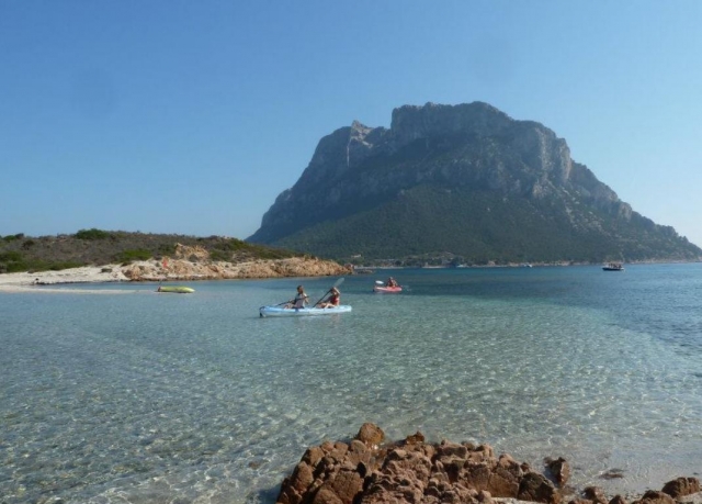 descubrir la isla en kayak 