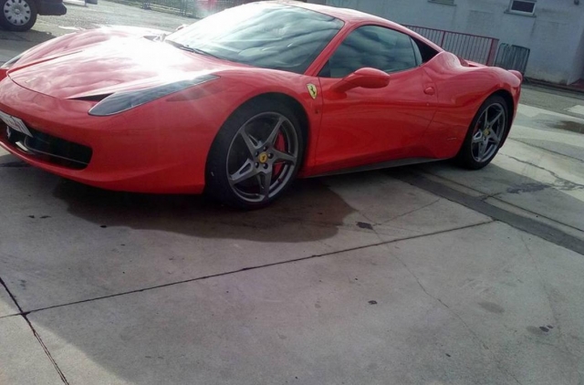 ferrari 458 le espera 