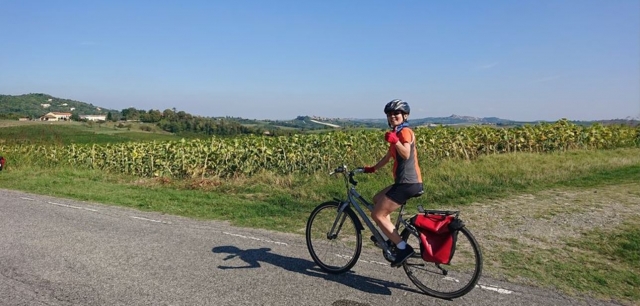 A caballo para esle tour en bicicleta desde Lenzo 