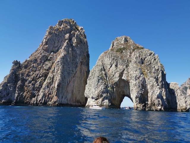  Cerca de la isla de Capri
