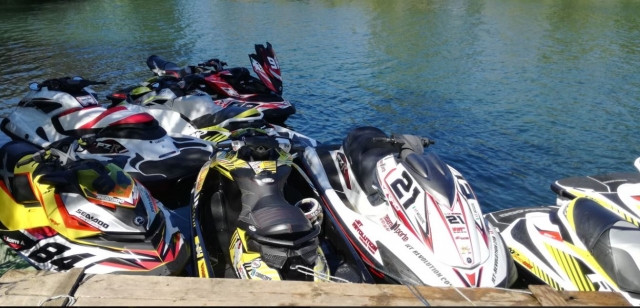  Jet ski en el lago