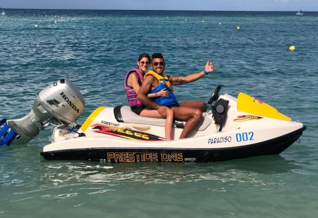  en pareja en moto de agua