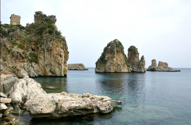 llegar en jet ski a los farallones de Scopello 