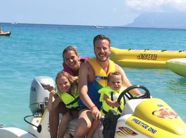  renta una jet ski con su familia 