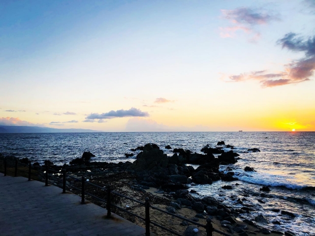  Hermosa puesta de sol sobre el mar 