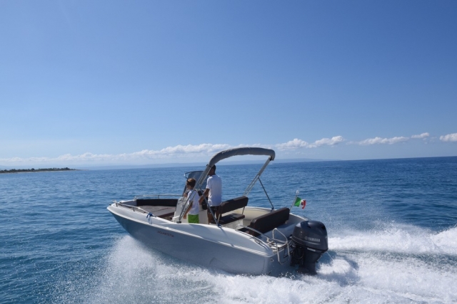 Renta de barco sin licencia Golfo de Gioia 8 horas