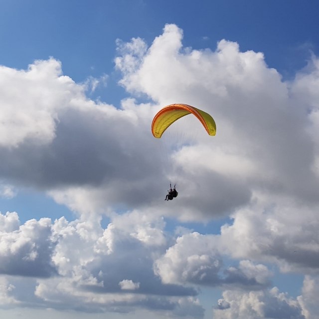 Parapente 15 min sobre la antigua ciudad de Norba+vídeo