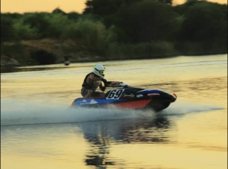 Jet ski por el lago Cava sin licencia duranle 1 hora