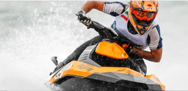  A toda velocidad sobre las olas 