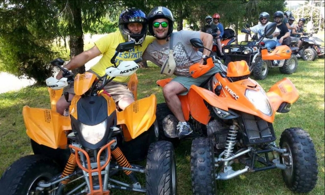 En cuatrimoto en compañía