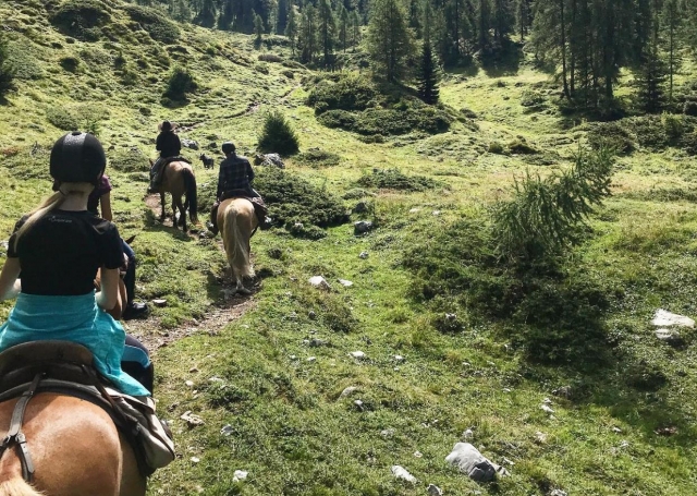 a caballo entre las colinas de Lombardía 