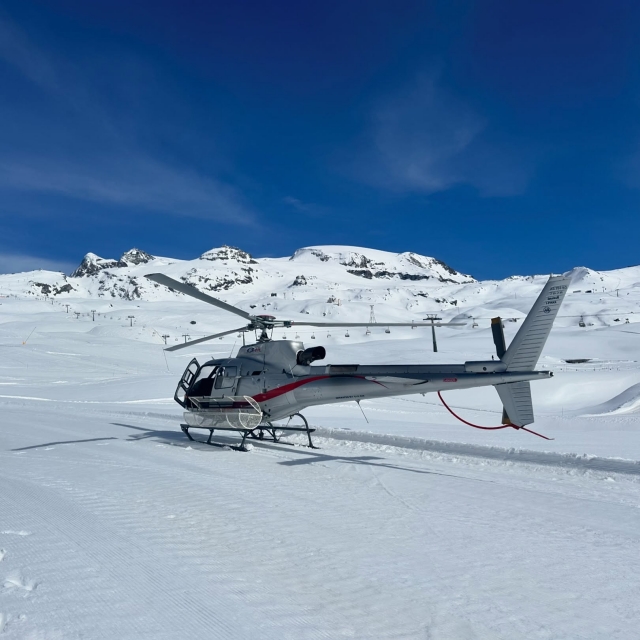  Helicóptero en tierra