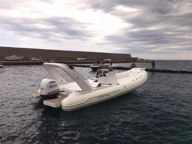 ICON 28 300 HP MOTOR 2 