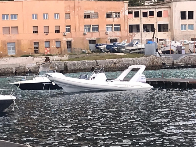  ICON 28 300 HP MOTOR 3 