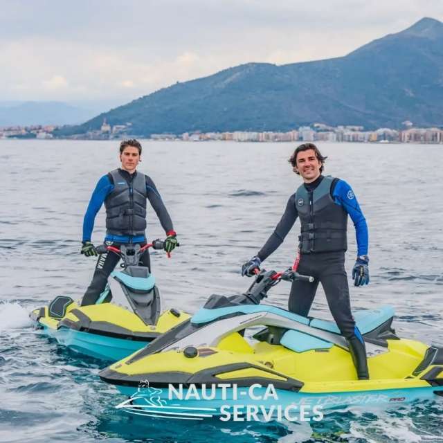  nuestras jet skis en acción