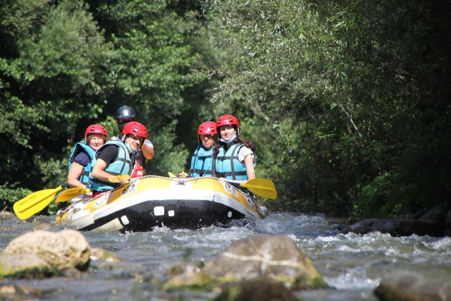 Rafting en el río Lao para niños 1 hora