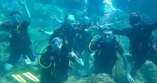  Juntos en esle bautismo de mar