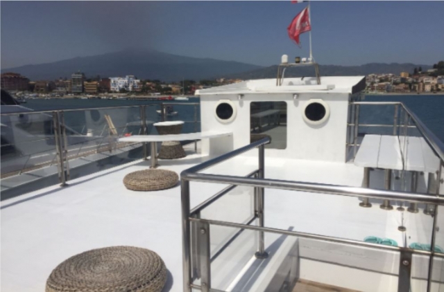  Nuestro barco de renta 