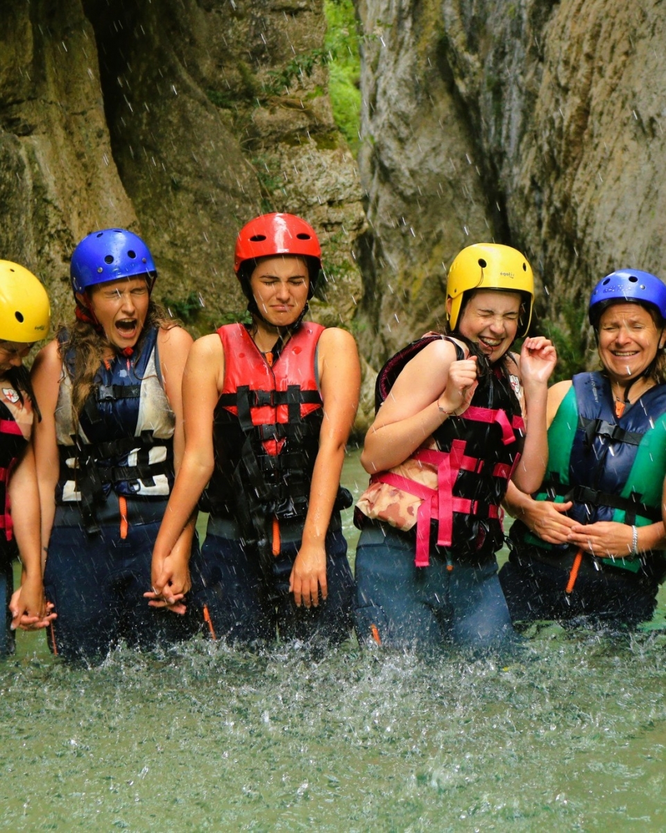 En los arroyos en grupos 