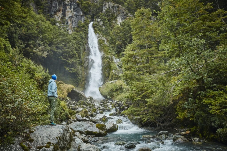 Escalada entre naturaleza y cascadas 