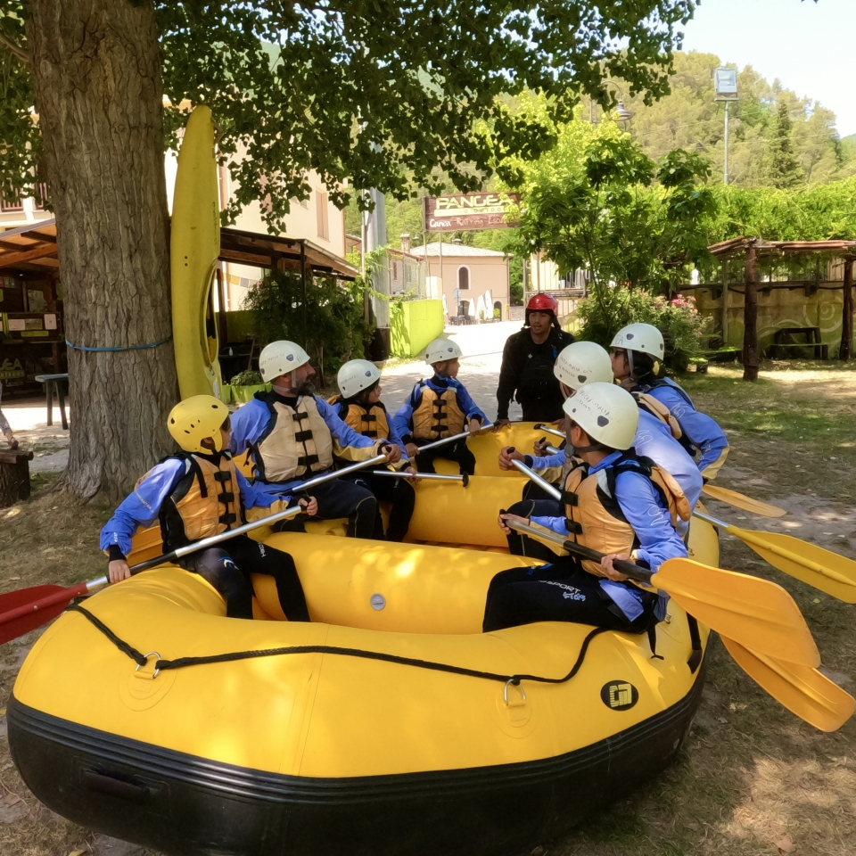  Listo para hacer rafting 
