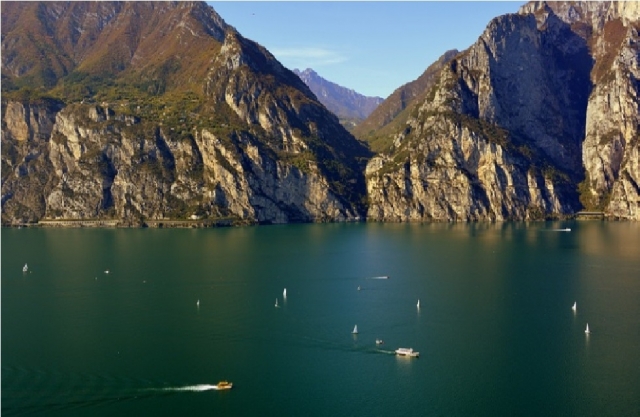  volando en el lago de Garda