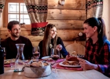 Raquetas de nieve y almuerzo en refugio de cerro en el parque Adamello 2 horas