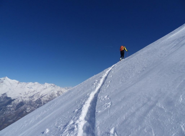  llegar a la cima con raquetas de nieve 