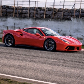 2 vueltas en un Ferrari 458 en el circuito de Tazio Nuvolari