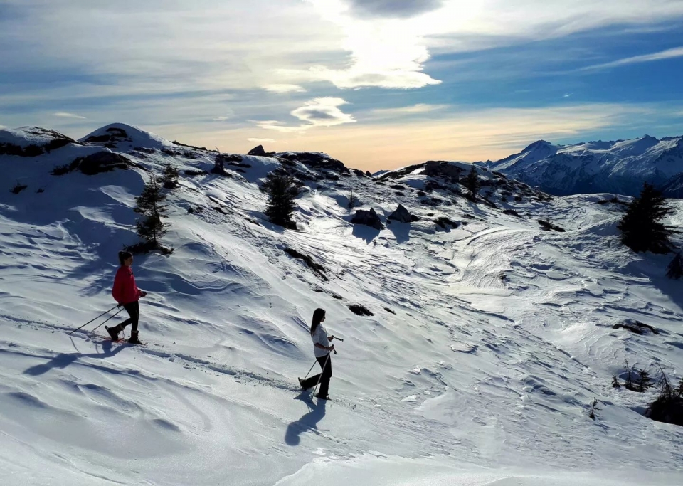  Raquetas de nieve en las cumbres nevadas