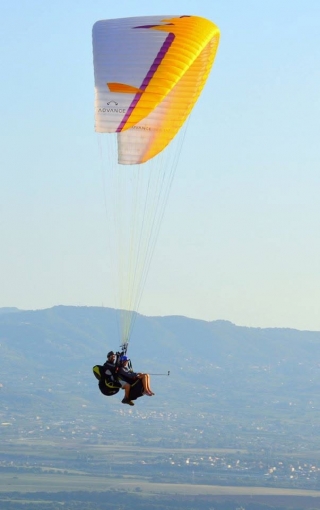 Parapente biplaza acrobático + vídeo HD en Tivoli 1H