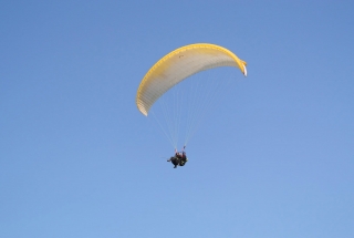 Vuelo en parapente biplaza de 1 hora en Tivoli