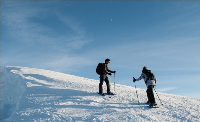  divertida camicrema con raquetas de nieve hacia campitellino