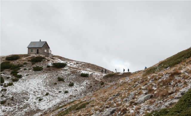  paisaje con casa y nieve 