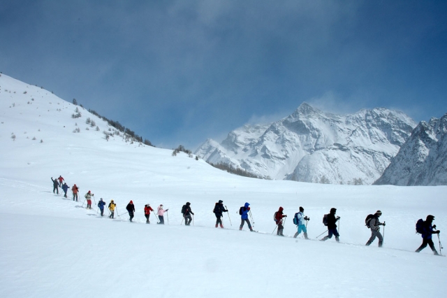  Raquetas de nieve en grupo 