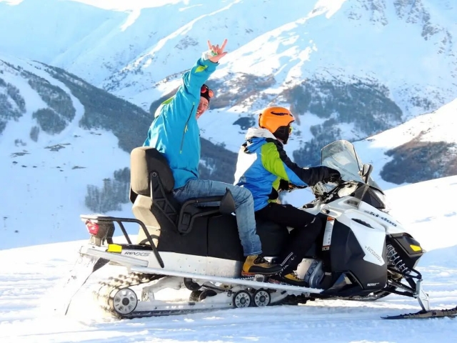  Servicio de motos de nieve 
