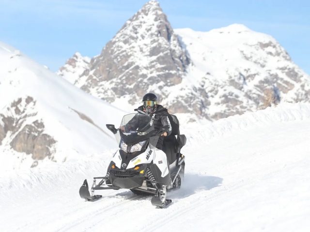  La cerro recién nevada