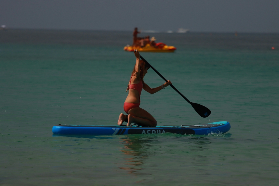 Practicar paddle board 