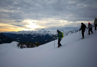 Ruta con raquetas de nieve de 6 horas en el parque Adamello Brenta
