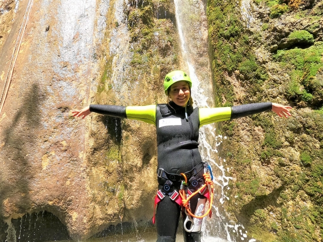  en medio de la cascada 