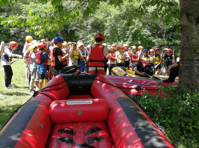 escuchar la charla de rafting en la bocina