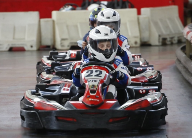  conviértele en el campeón de esta carrera de karting 