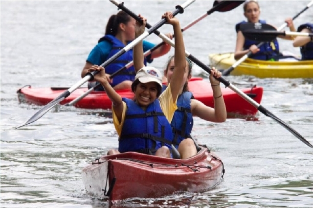  chicas y kayaks