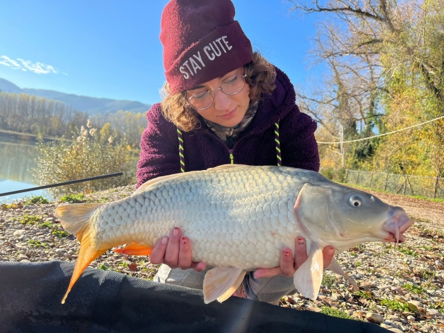  mujer con pez en narni 
